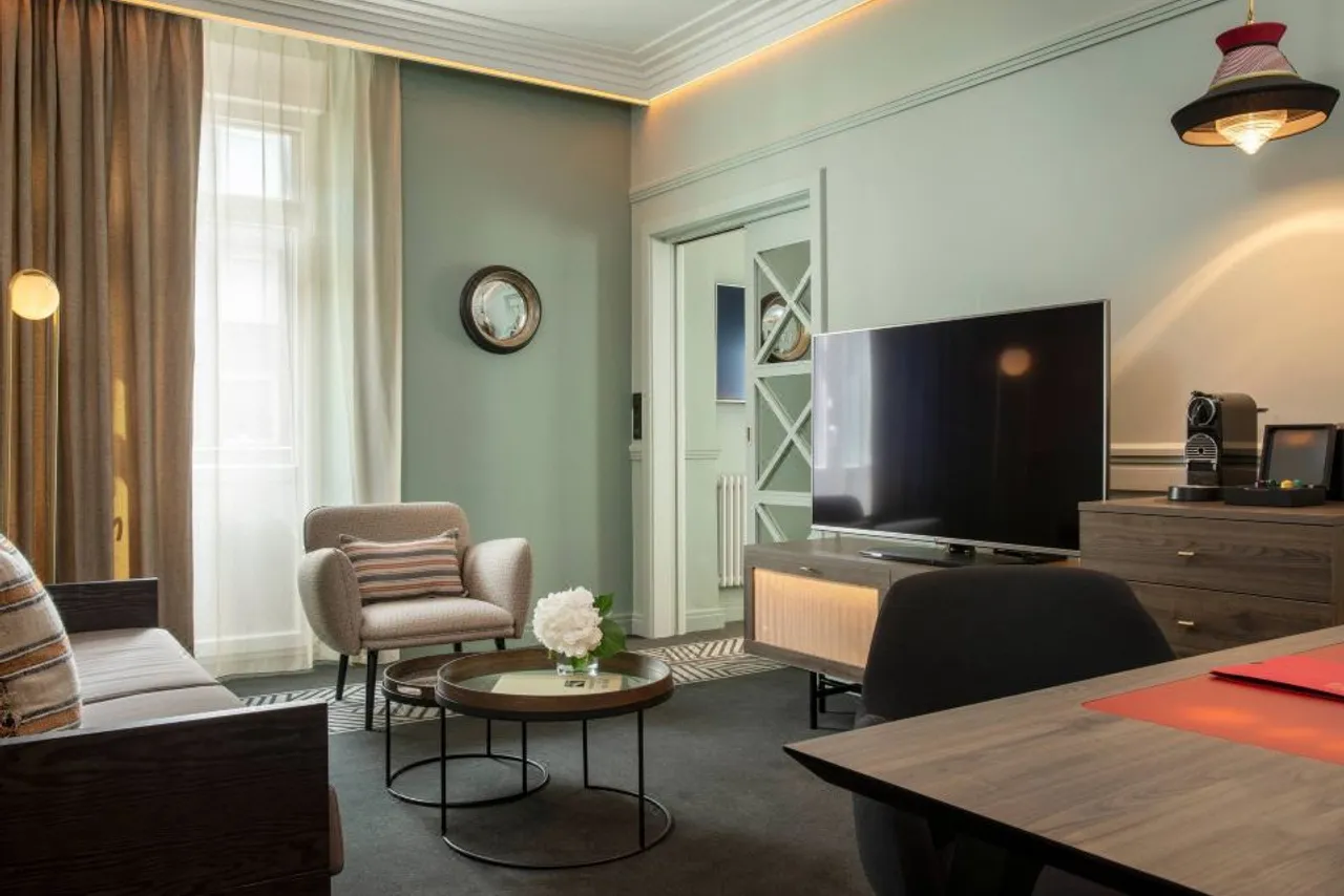 Maison Rouge Strasbourg Hotel & Spa, Autograph Collection — rooms and atmosphere