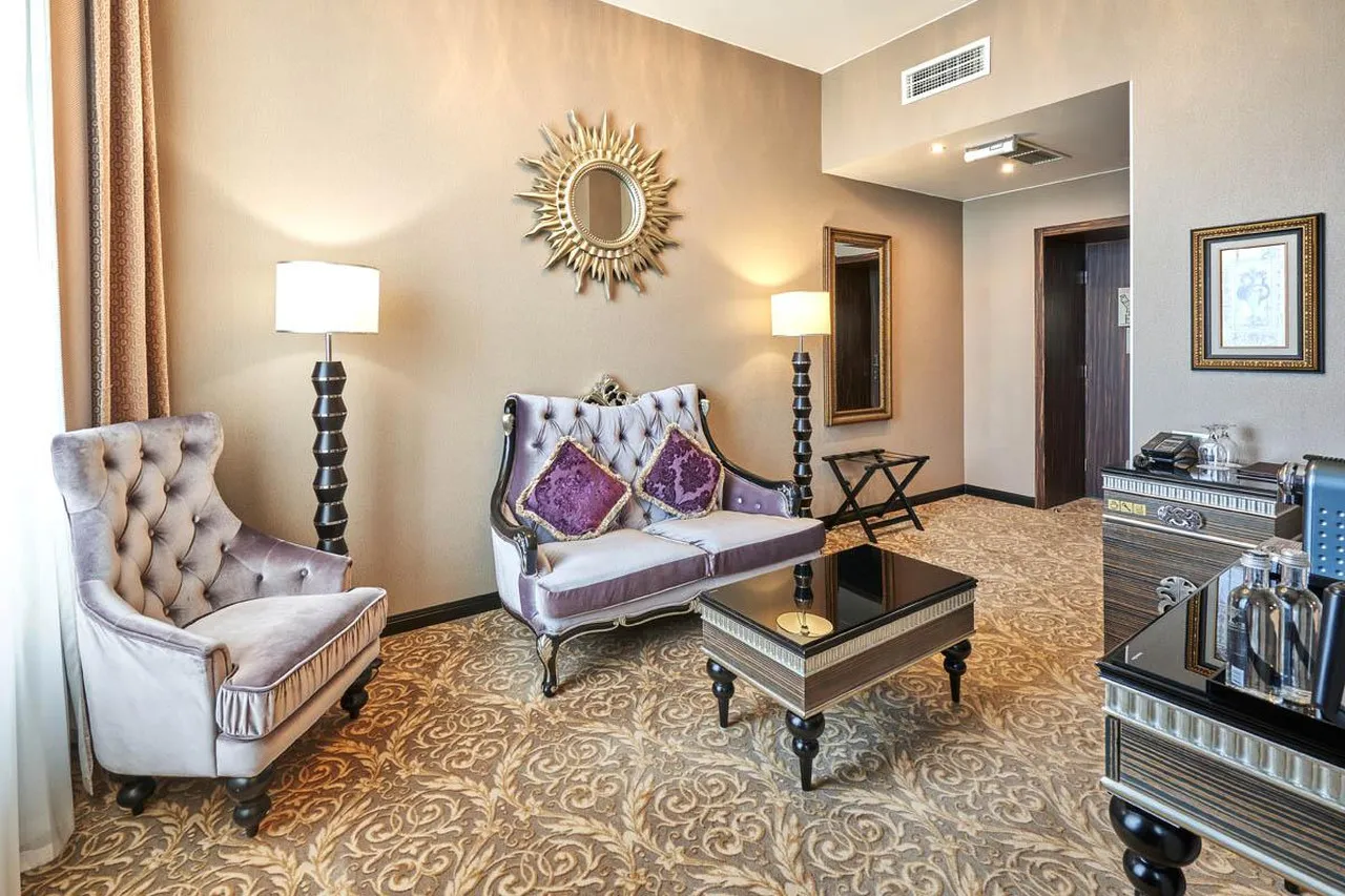 Majestic Boutique Hotel Deluxe — rooms and atmosphere