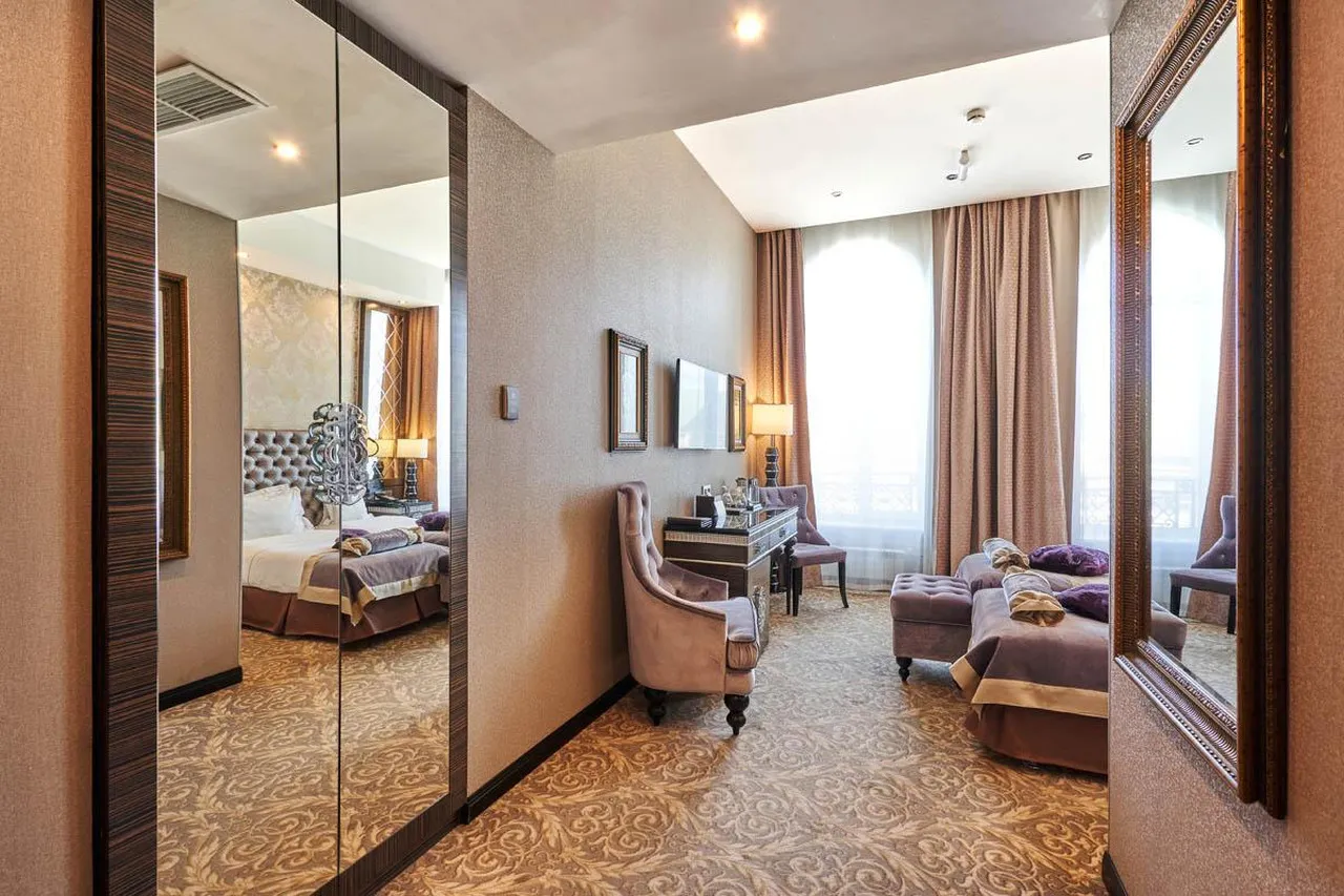 Majestic Boutique Hotel Deluxe — rooms and atmosphere