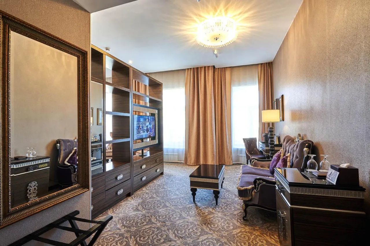 Majestic Boutique Hotel Deluxe — rooms and atmosphere
