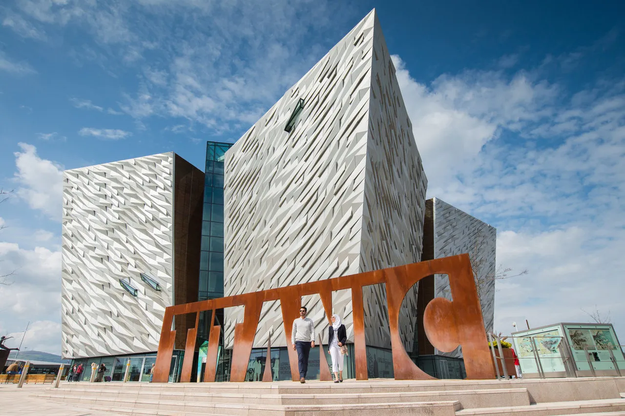 Maldron Hotel Belfast City — rooms and atmosphere