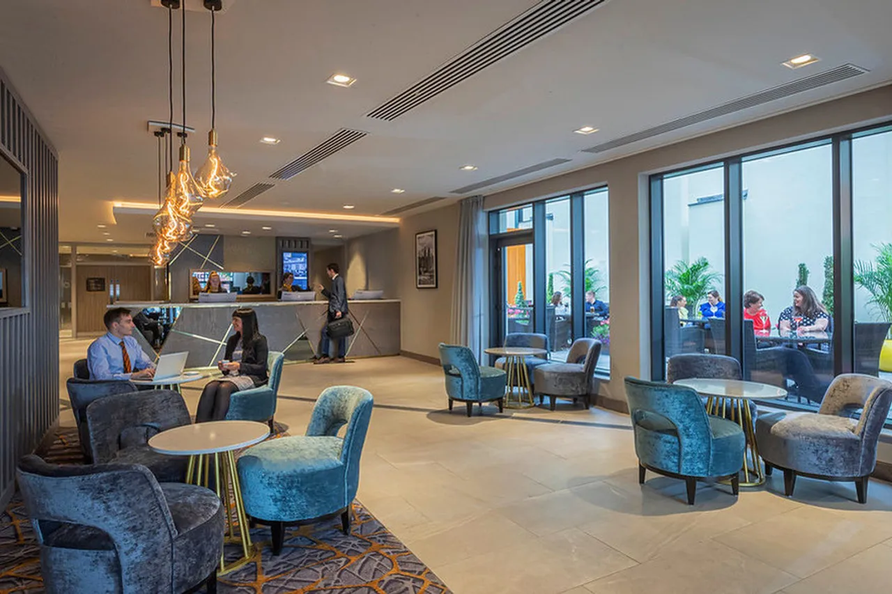 Maldron Hotel South Mall Cork City — ภาพห้องพักและบรรยากาศ