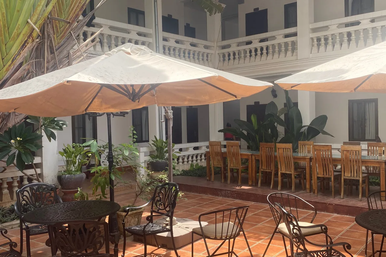 Mali Namphu Hotel — rooms and atmosphere