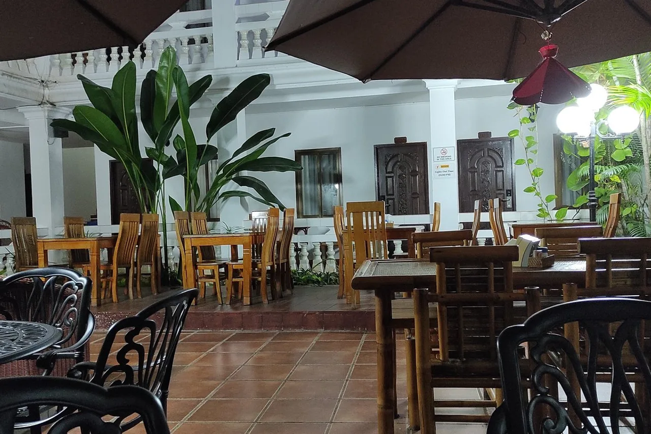 Mali Namphu Hotel — rooms and atmosphere
