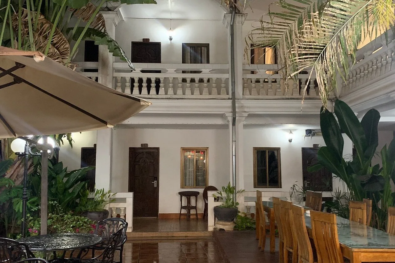 Mali Namphu Hotel — rooms and atmosphere