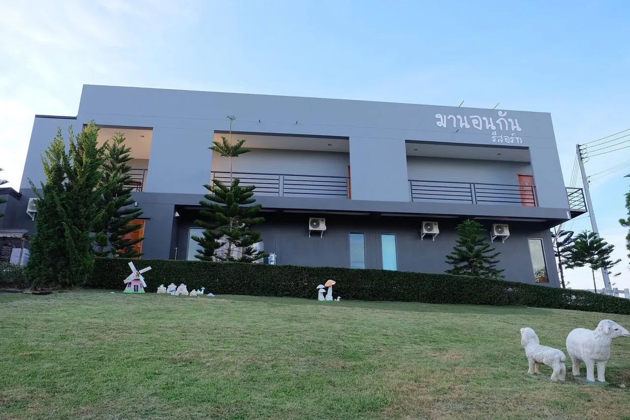 Manonkan Resort Khao Kho — rooms and atmosphere