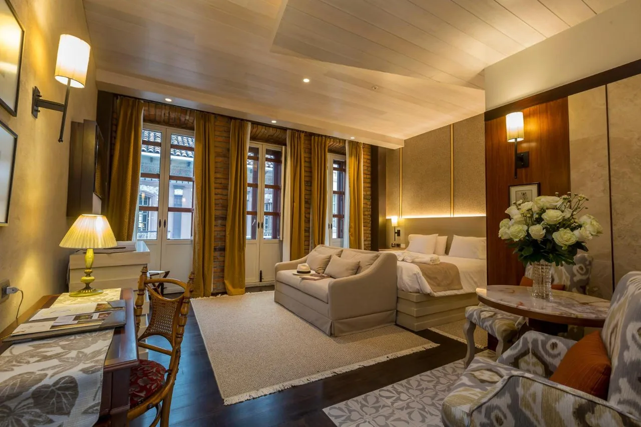 Mansion Alcazar Boutique Hotel — ภาพห้องพักและบรรยากาศ