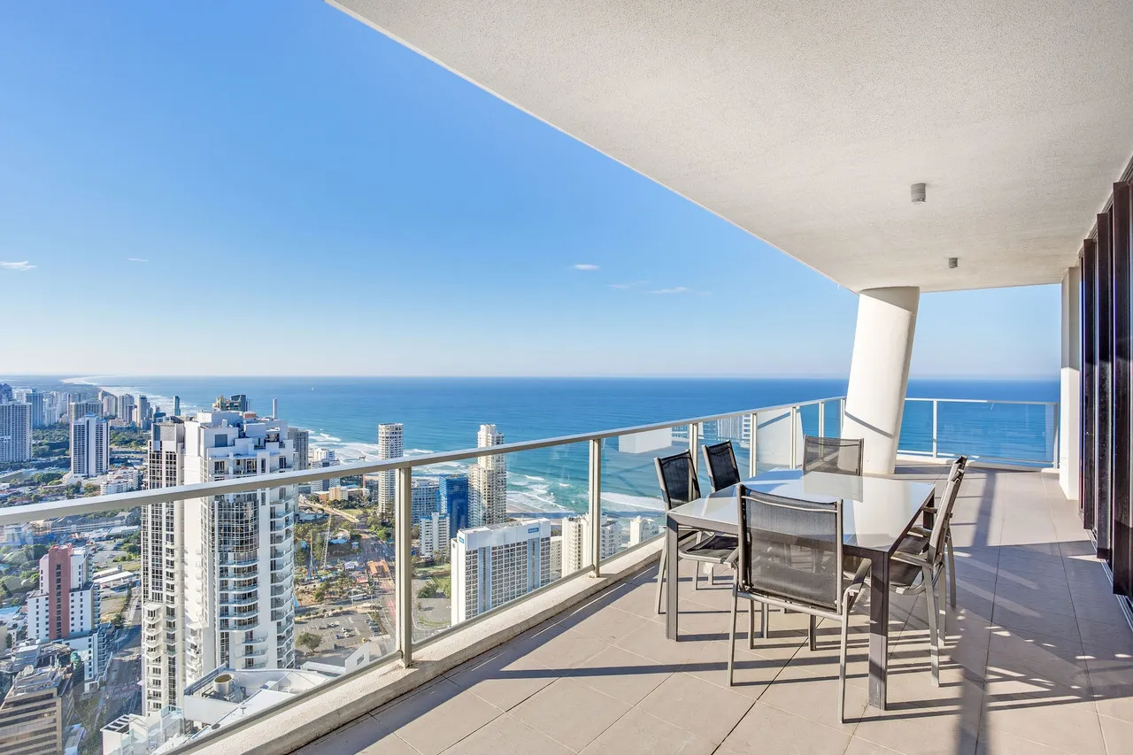 Mantra Circle On Cavill — rooms and atmosphere
