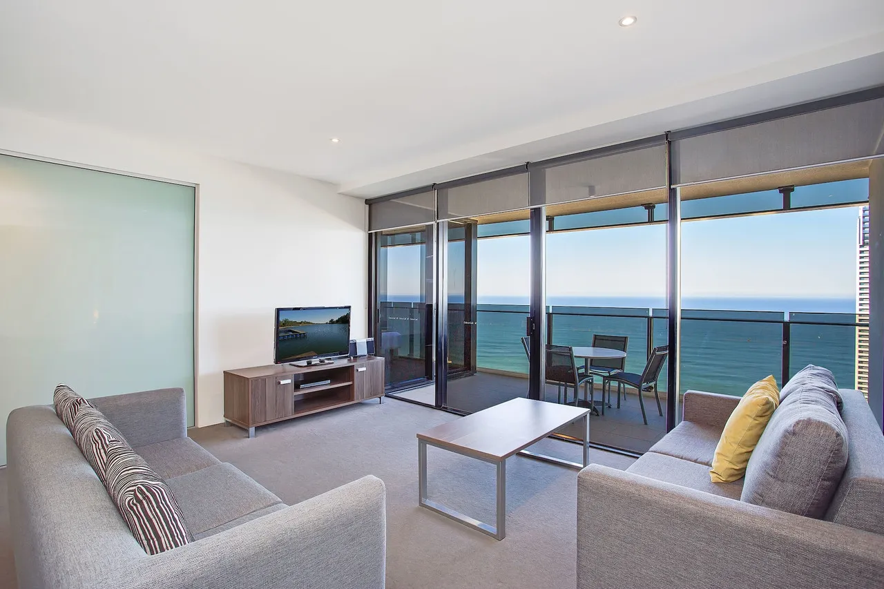 Mantra Circle On Cavill — rooms and atmosphere
