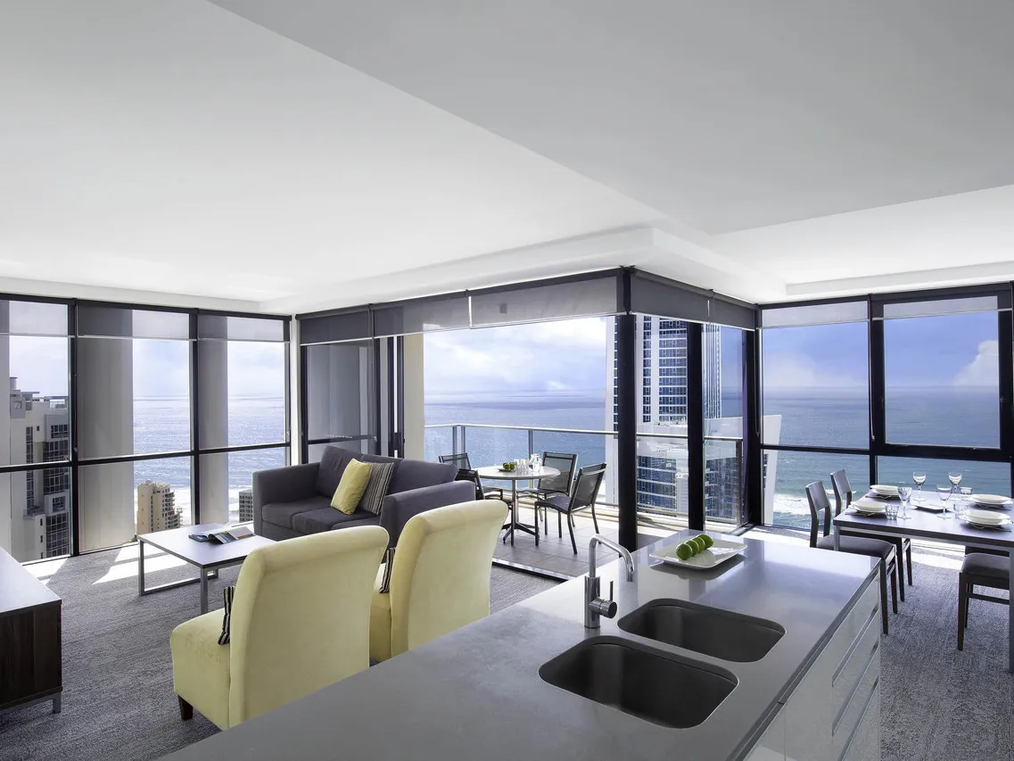 Mantra Circle On Cavill — rooms and atmosphere