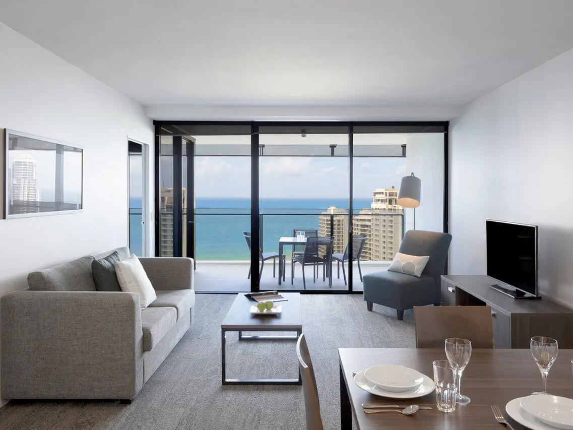 Mantra Circle On Cavill — rooms and atmosphere