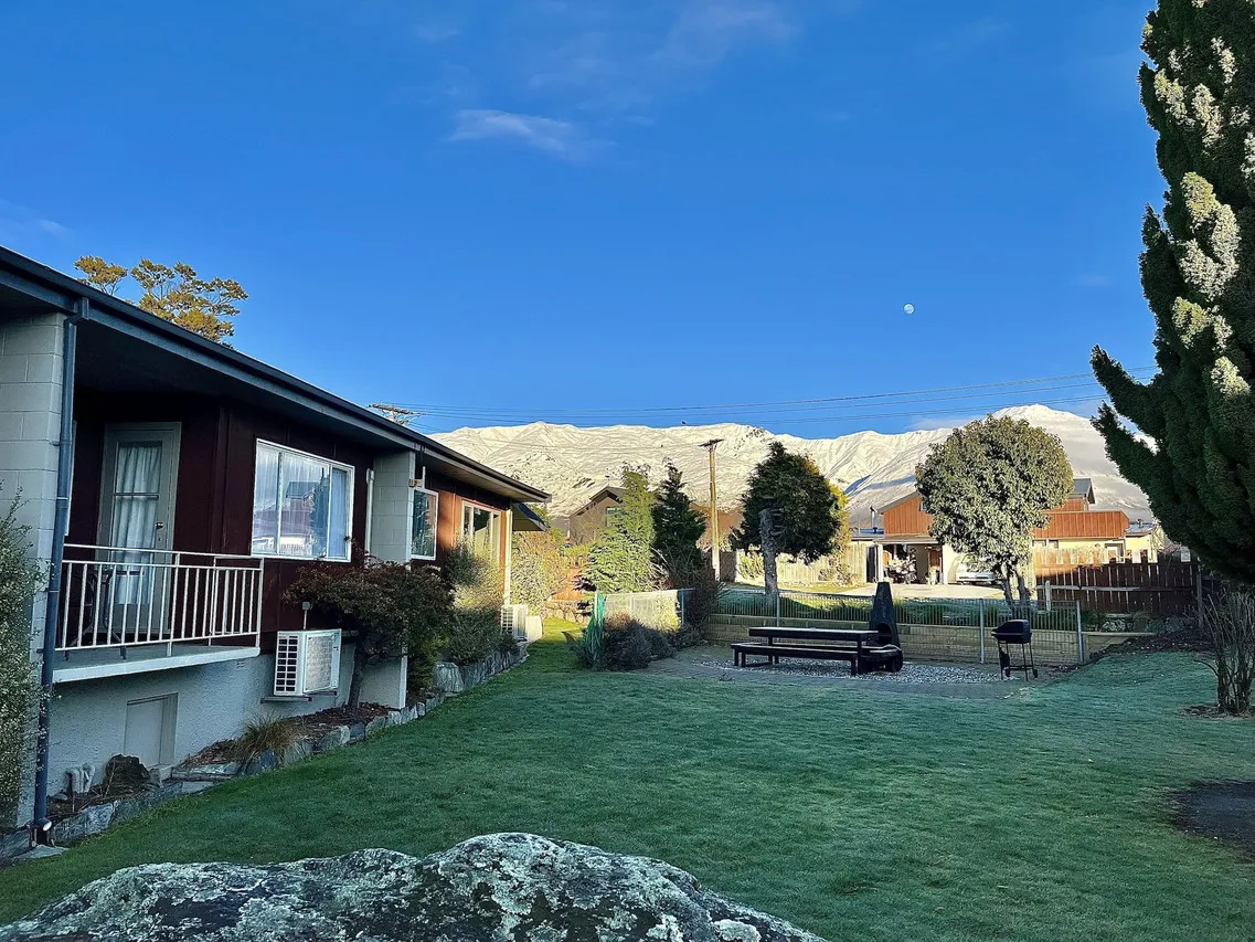 Manuka Crescent Motel Wanaka — rooms and atmosphere