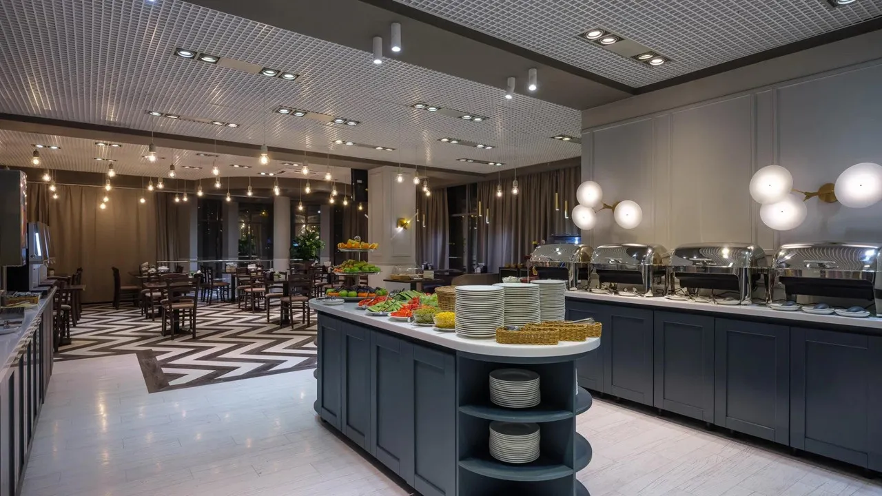Marins Park Hotel Ekaterinburg — rooms and atmosphere