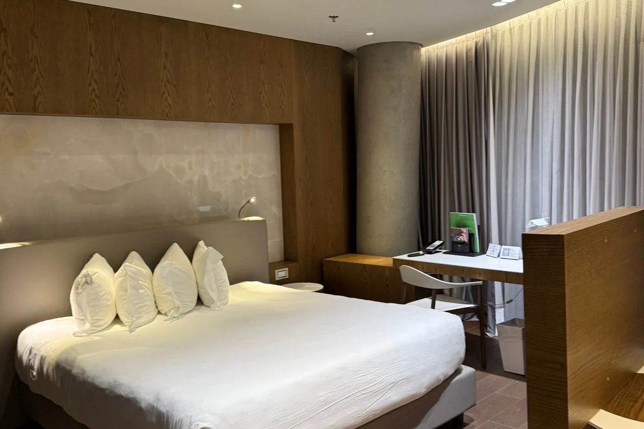 Maritim Hotel Plaza Tirana — rooms and atmosphere