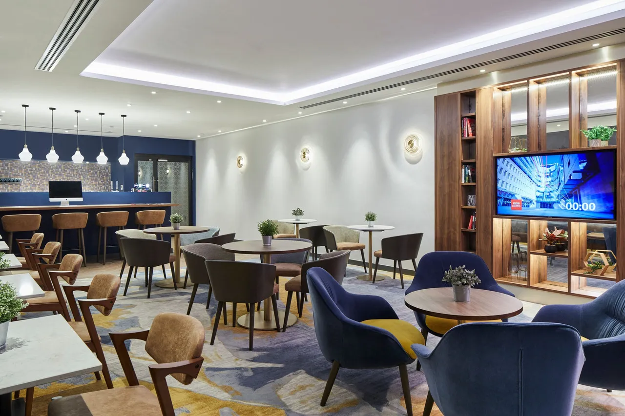 Cardiff Marriott Hotel — rooms and atmosphere