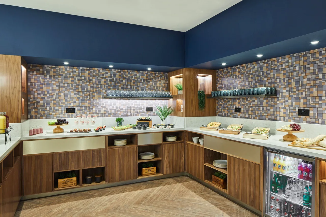 Cardiff Marriott Hotel — rooms and atmosphere
