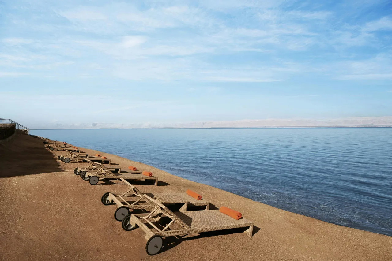 Marriott Dead Sea Resort & Spa — rooms and atmosphere