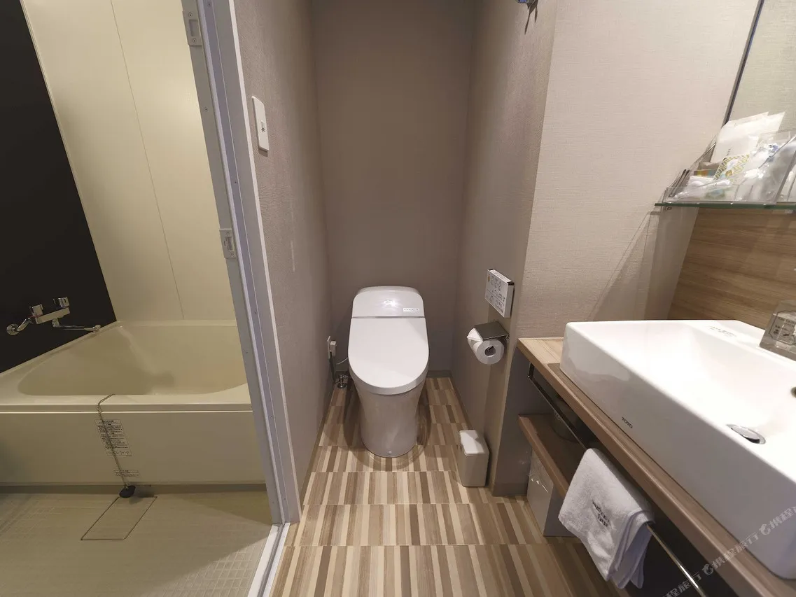 Meitetsu Inn Nagoyaeki Shinkansenguchi — rooms and atmosphere