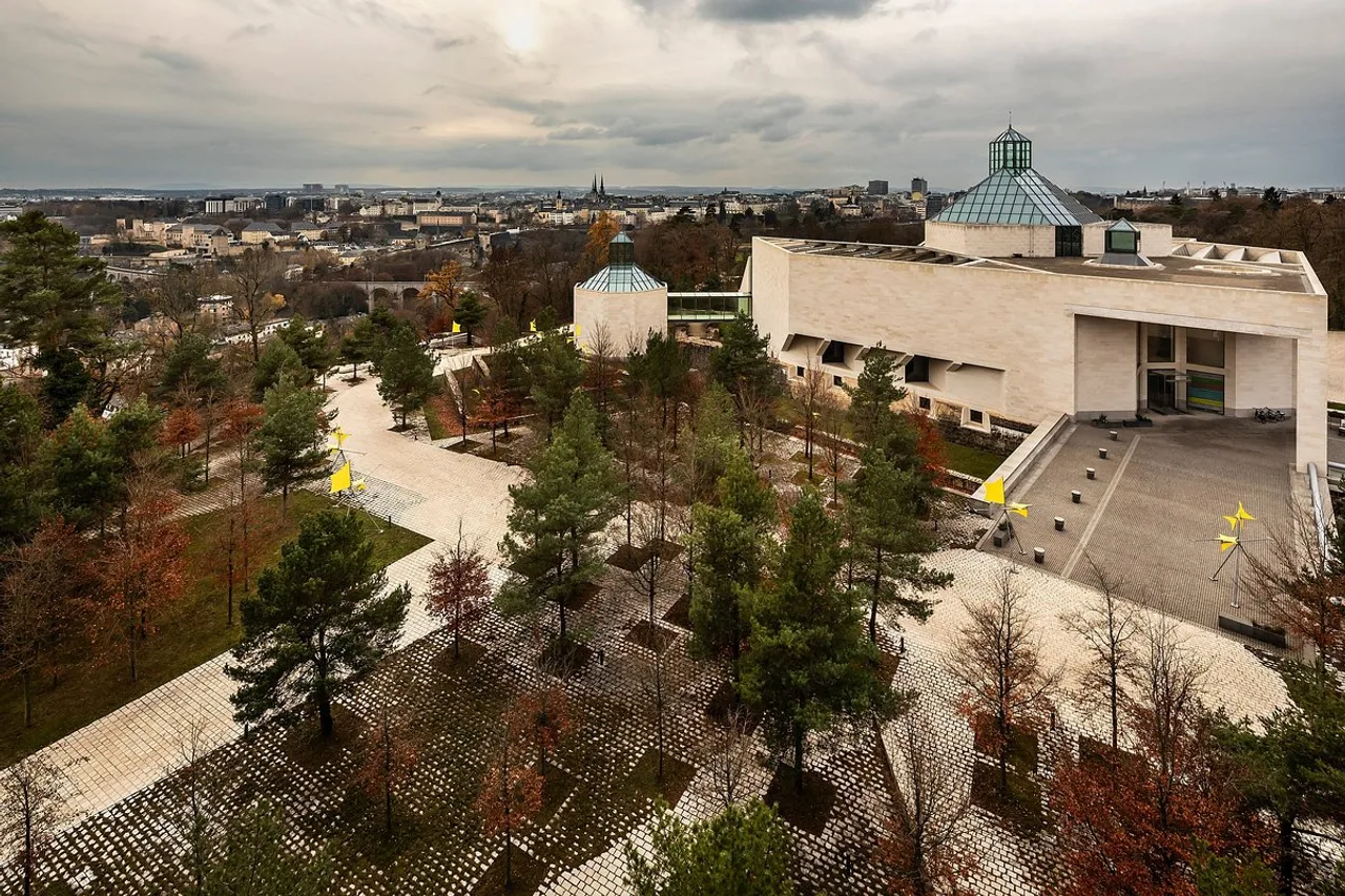 Meliá Luxembourg — ภาพห้องพักและบรรยากาศ
