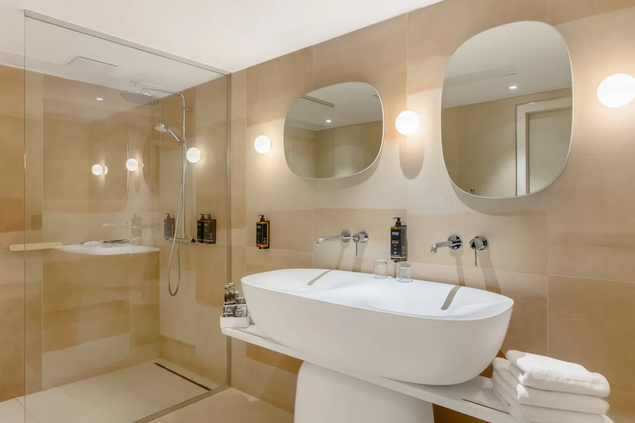 Mercure Debrecen — ภาพห้องพักและบรรยากาศ