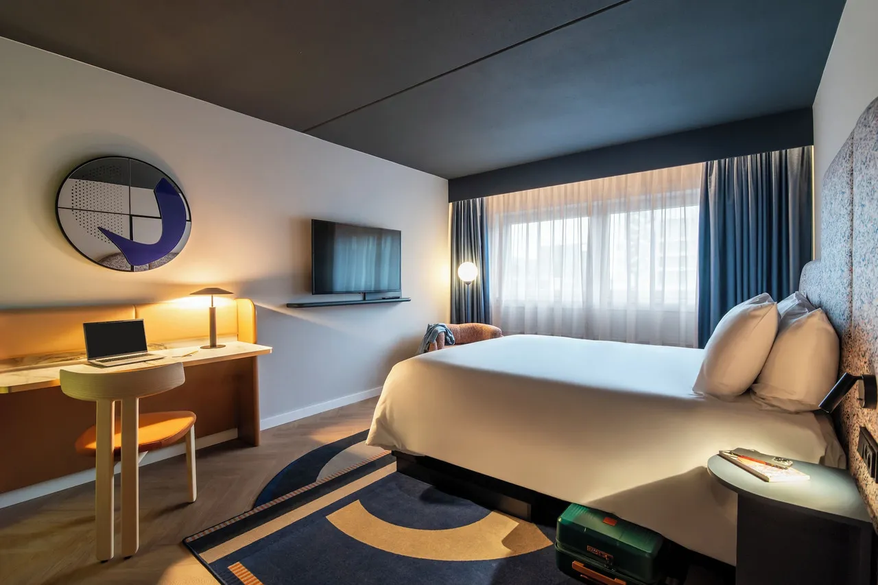 Mercure Hotel Den Haag Central — rooms and atmosphere