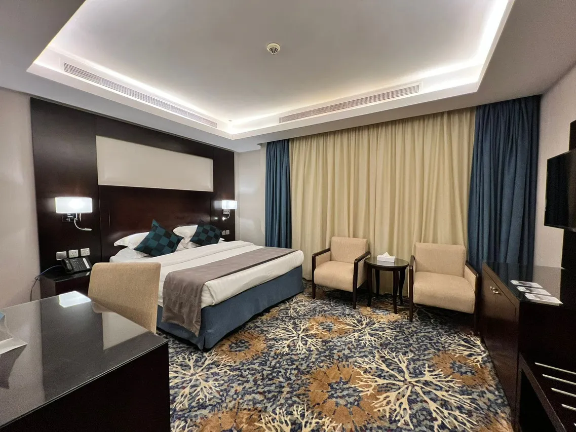 Mercure Jeddah Al Hamra — rooms and atmosphere