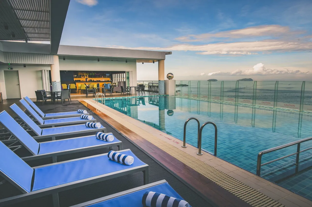 Mercure Kota Kinabalu City Centre — rooms and atmosphere