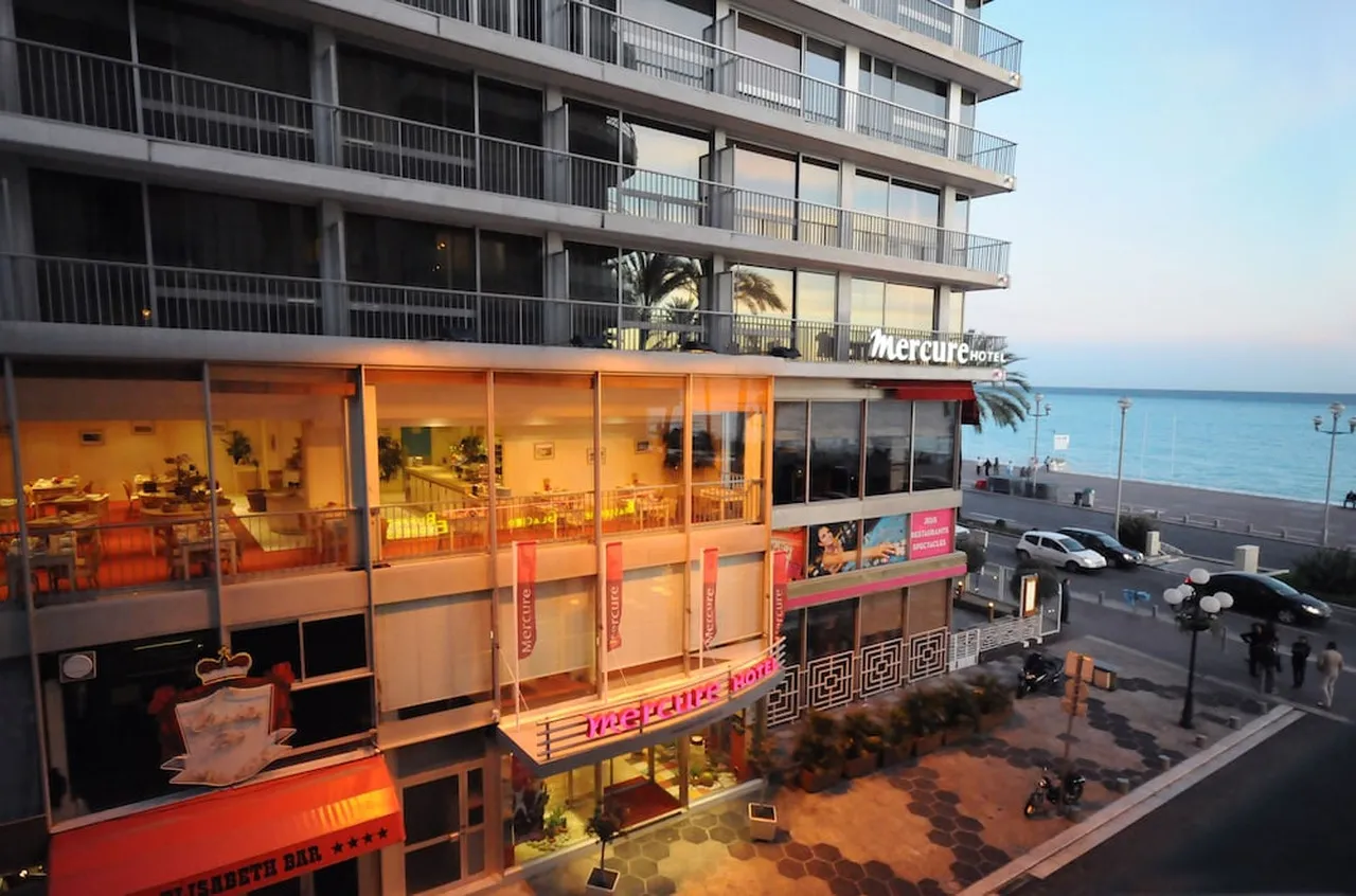 Mercure Nice Promenade des Anglais — rooms and atmosphere