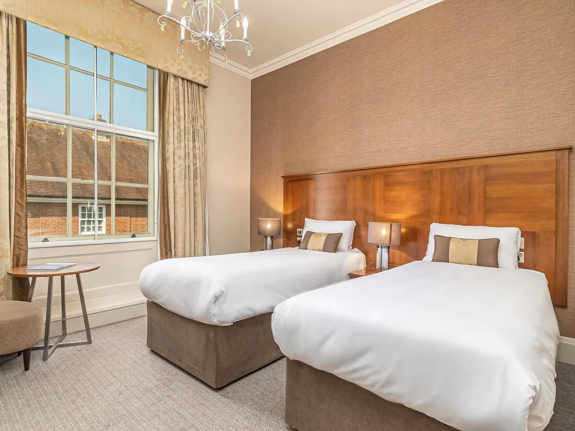 Mercure Salisbury White Hart Hotel — rooms and atmosphere