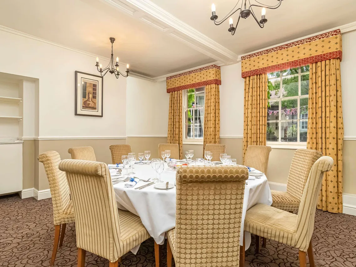 Mercure Salisbury White Hart Hotel — rooms and atmosphere