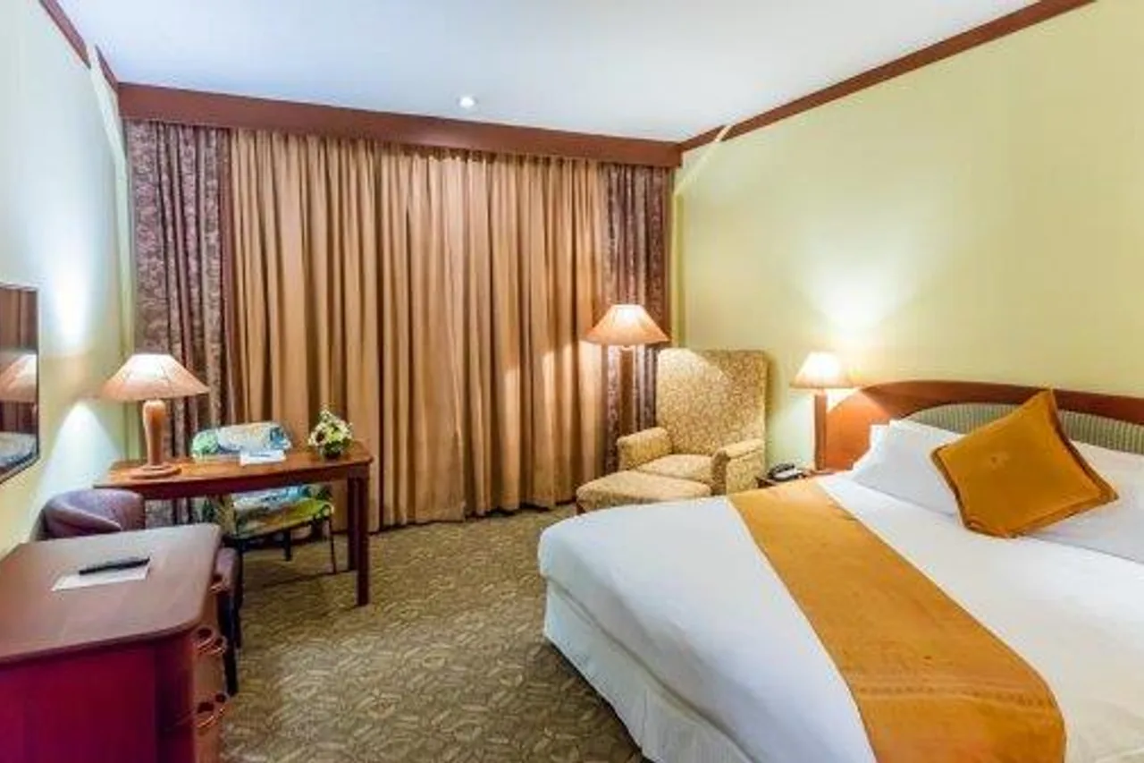 Mercure Vientiane — rooms and atmosphere