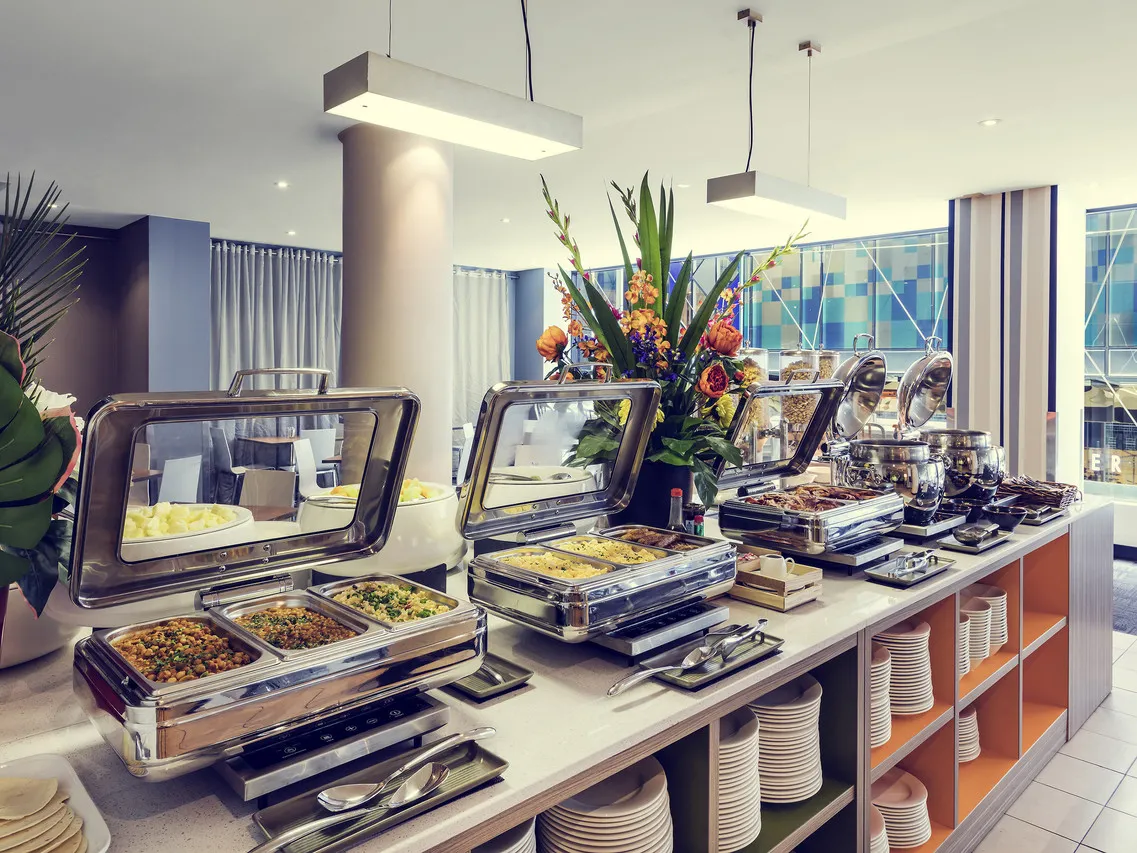 Mercure Welcome Melbourne — rooms and atmosphere