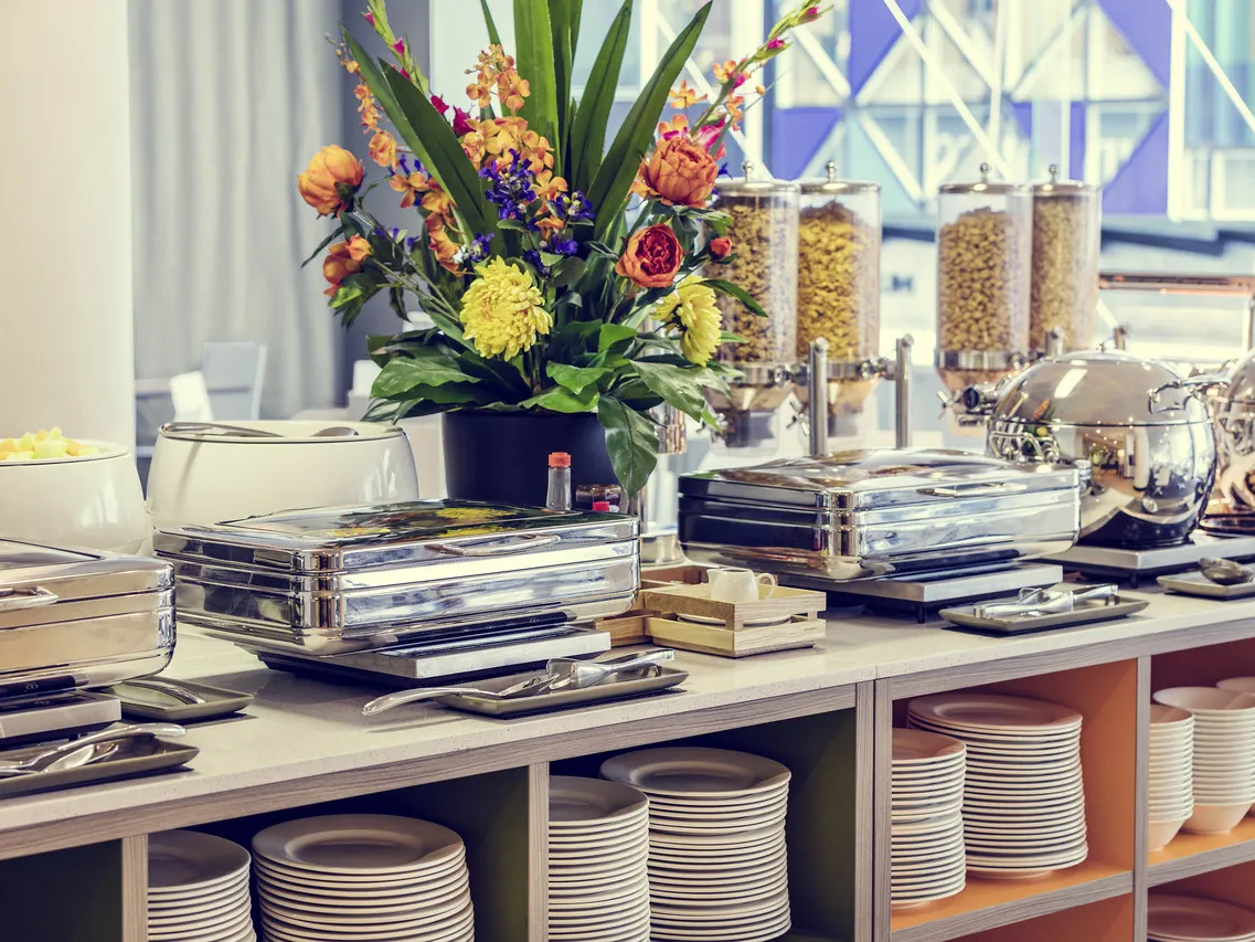 Mercure Welcome Melbourne — rooms and atmosphere