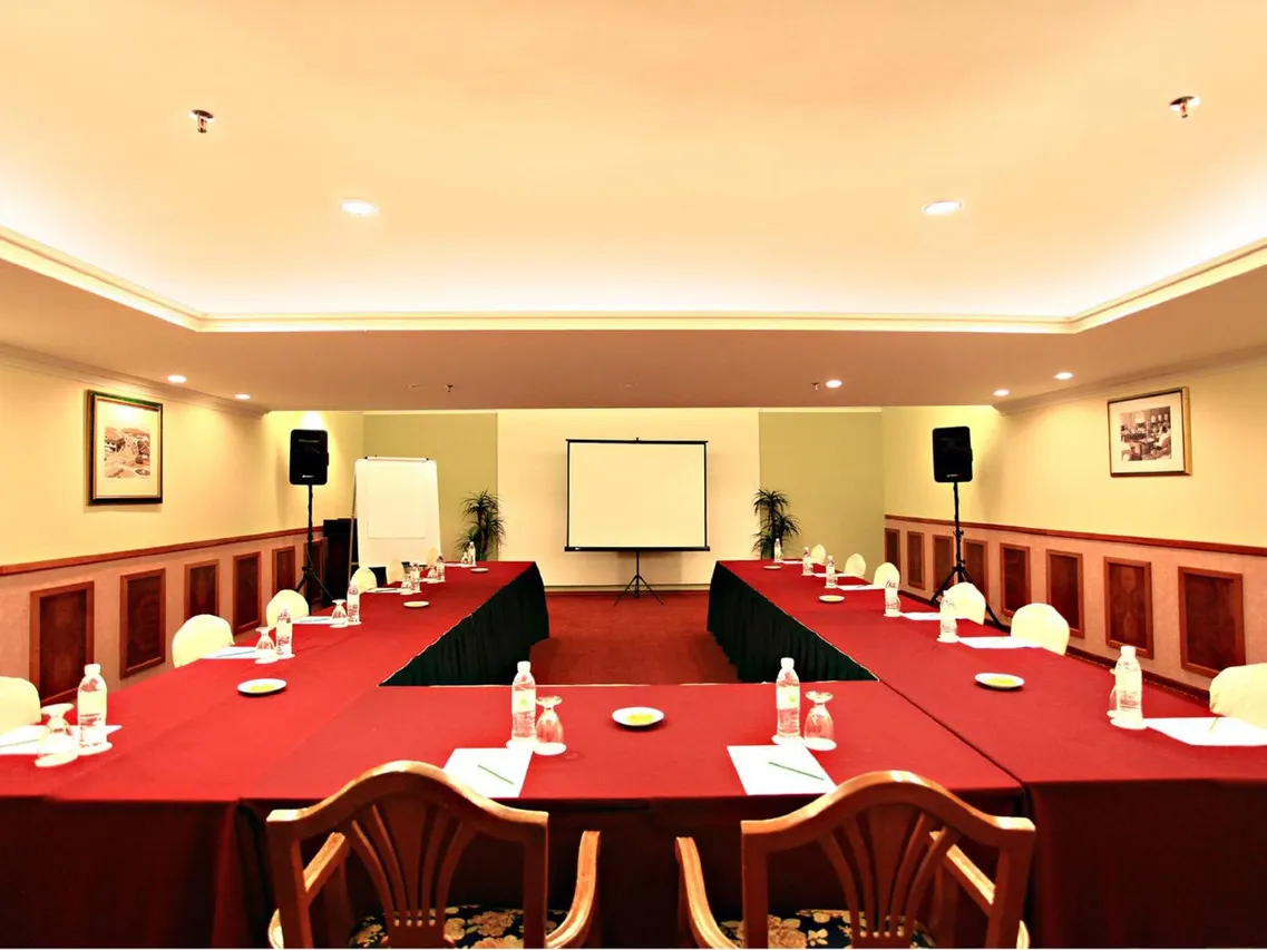 Merdeka Palace Hotel & Suites — rooms and atmosphere