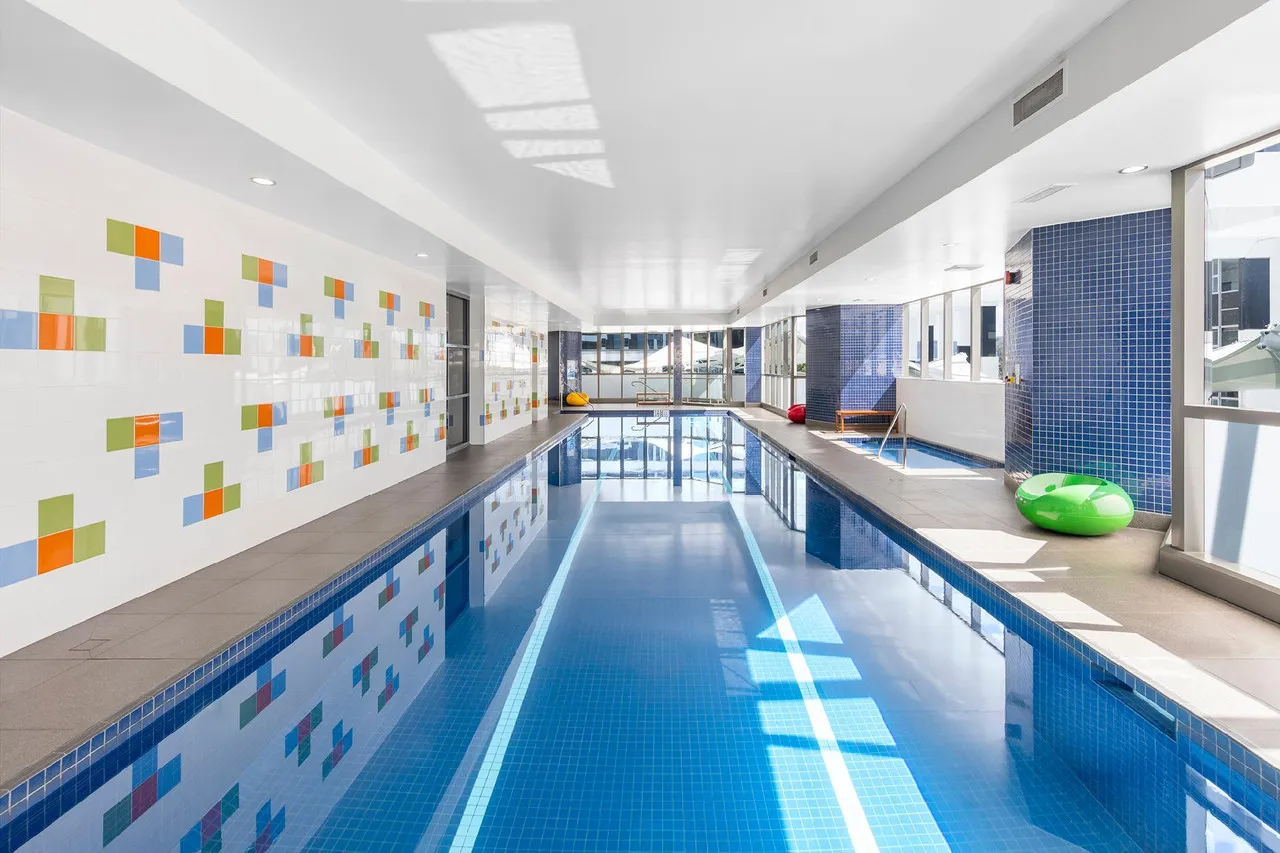 Meriton Suites Herschel Street — rooms and atmosphere