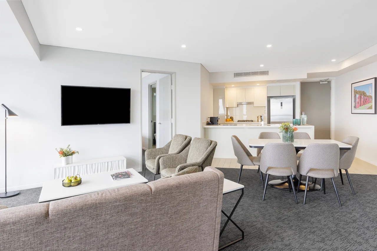 Meriton Suites Herschel Street — rooms and atmosphere