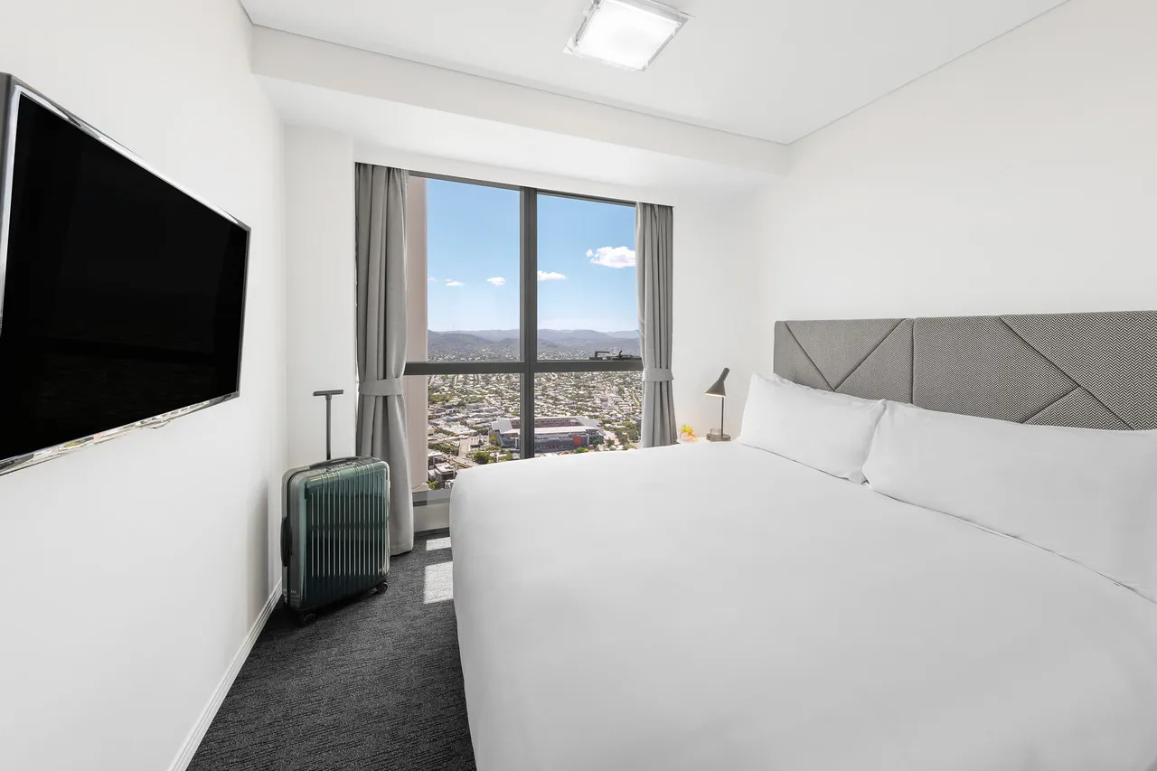 Meriton Suites Herschel Street — rooms and atmosphere