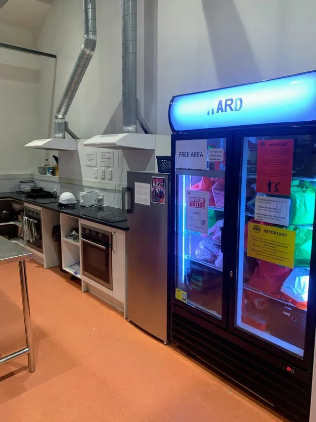 Metro Adventurer Backpackers — rooms and atmosphere