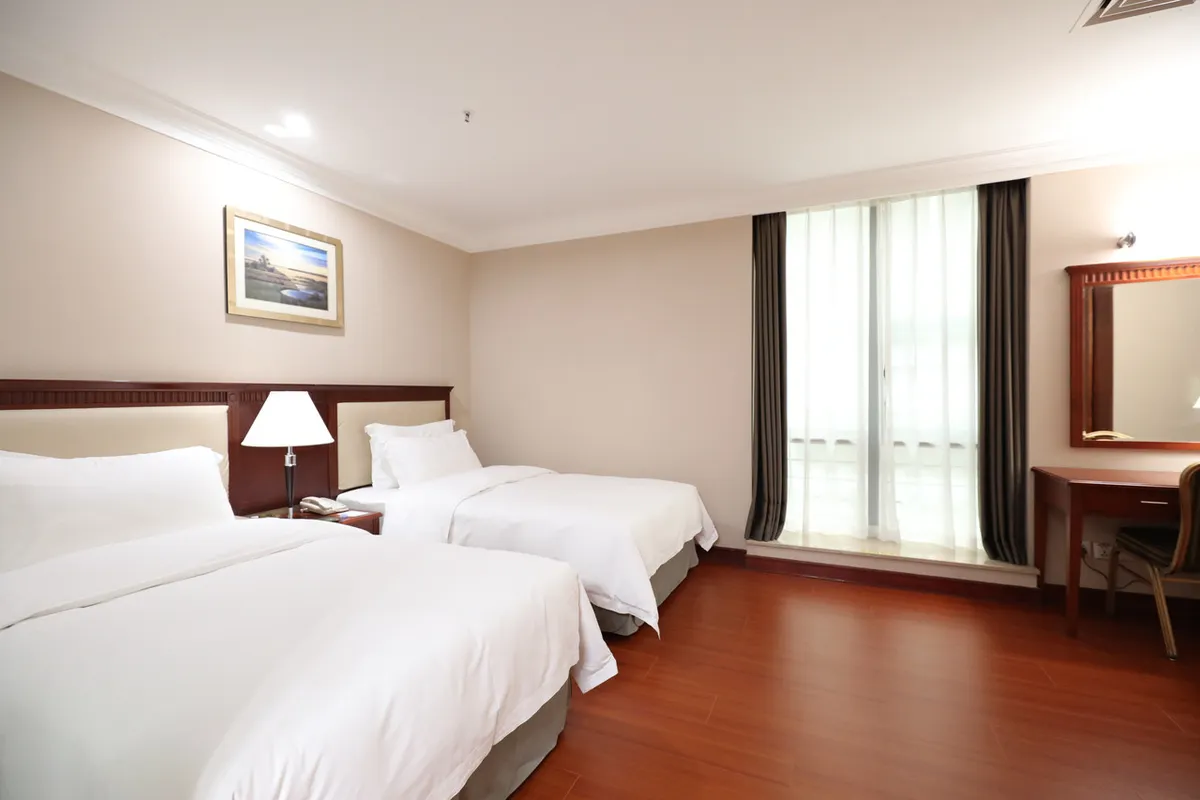 Metropark Hotel Shenzhen (Dongmen) — rooms and atmosphere
