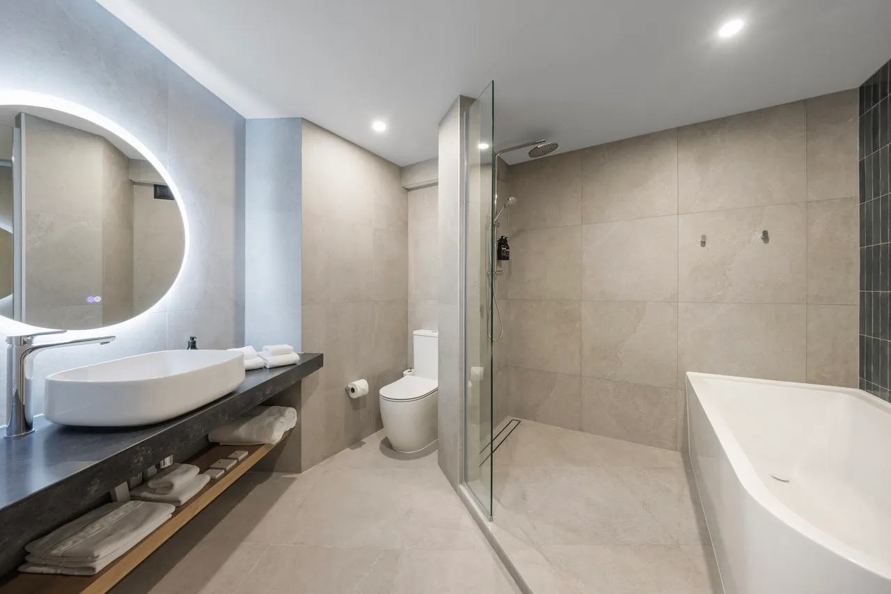 Millennium Hotel Queenstown — rooms and atmosphere
