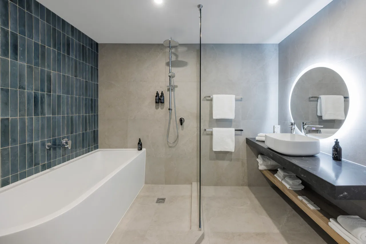 Millennium Hotel Queenstown — rooms and atmosphere