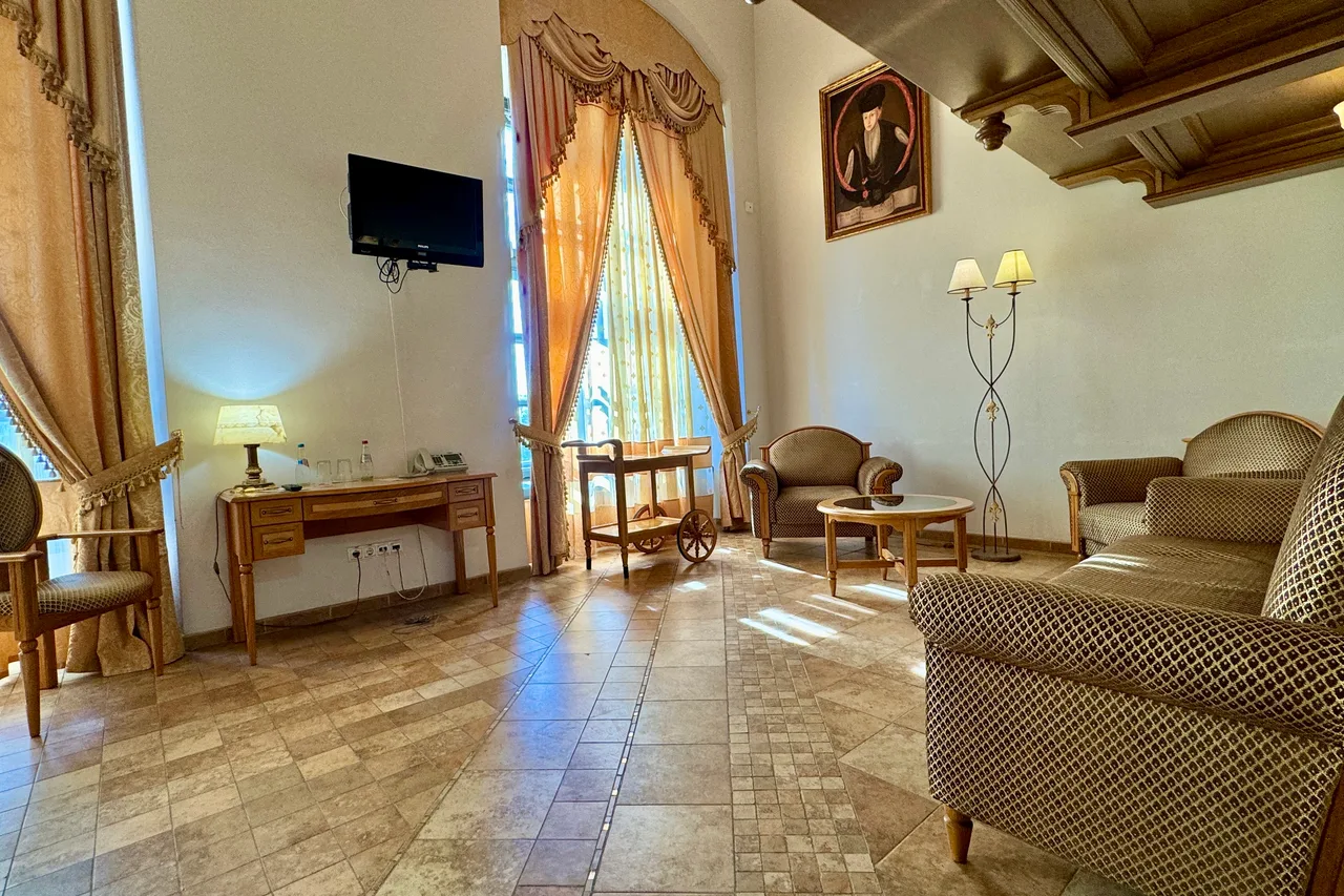 Mir Castle Hotel — ภาพห้องพักและบรรยากาศ