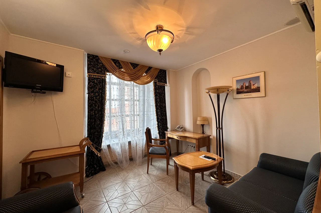 Mir Castle Hotel — ภาพห้องพักและบรรยากาศ