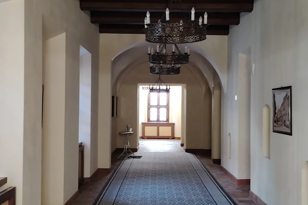 Monastyrski Hotel — ภาพห้องพักและบรรยากาศ