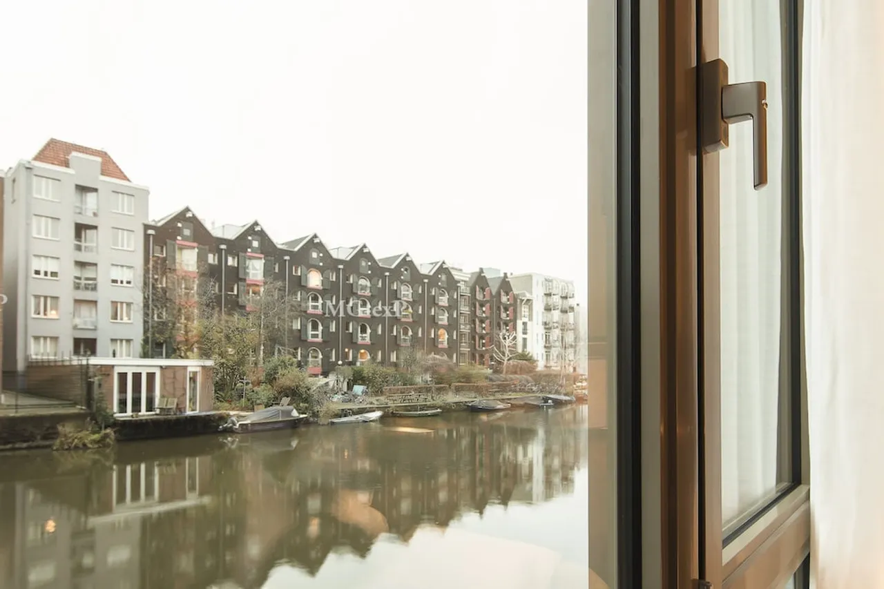 Monet Garden Hotel Amsterdam — rooms and atmosphere