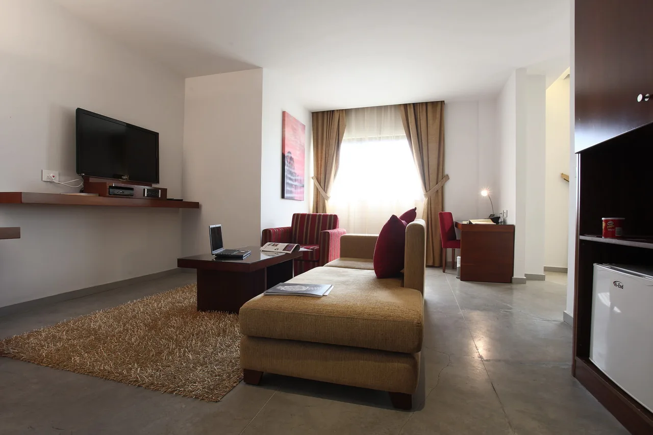 Monoberge Hotel — ภาพห้องพักและบรรยากาศ