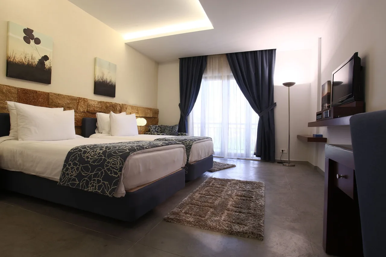 Monoberge Hotel — ภาพห้องพักและบรรยากาศ