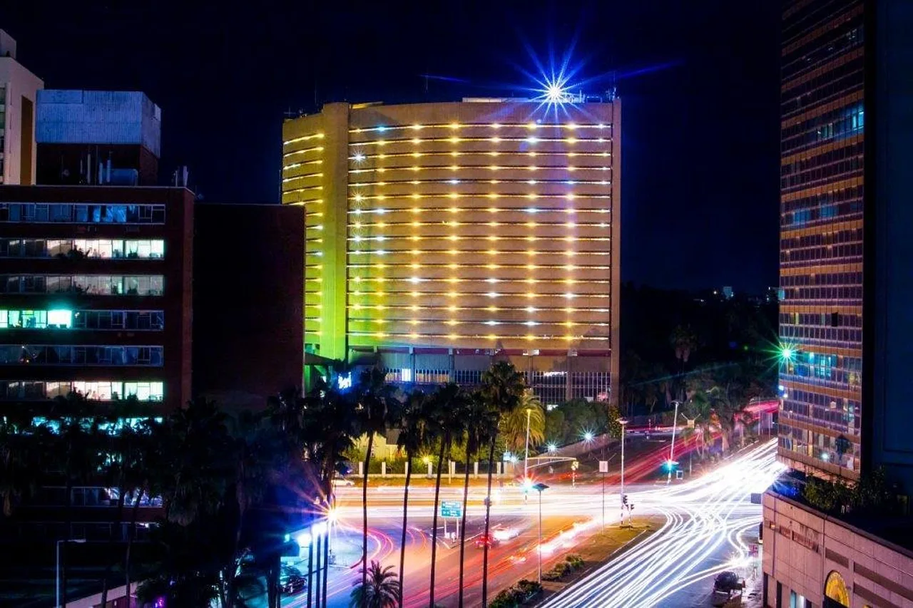 Monomotapa Hotel Harare — โรงแรมในฮาราเร