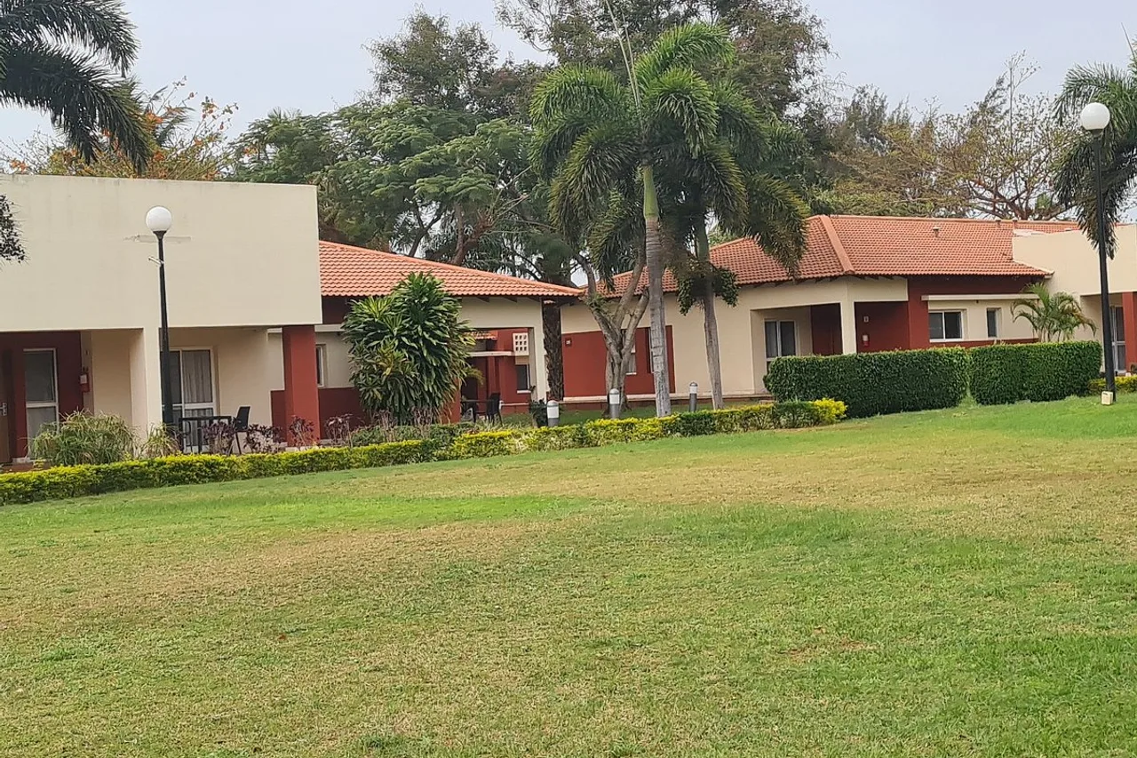 Montebelo Indy Maputo Congress Hotel — rooms and atmosphere