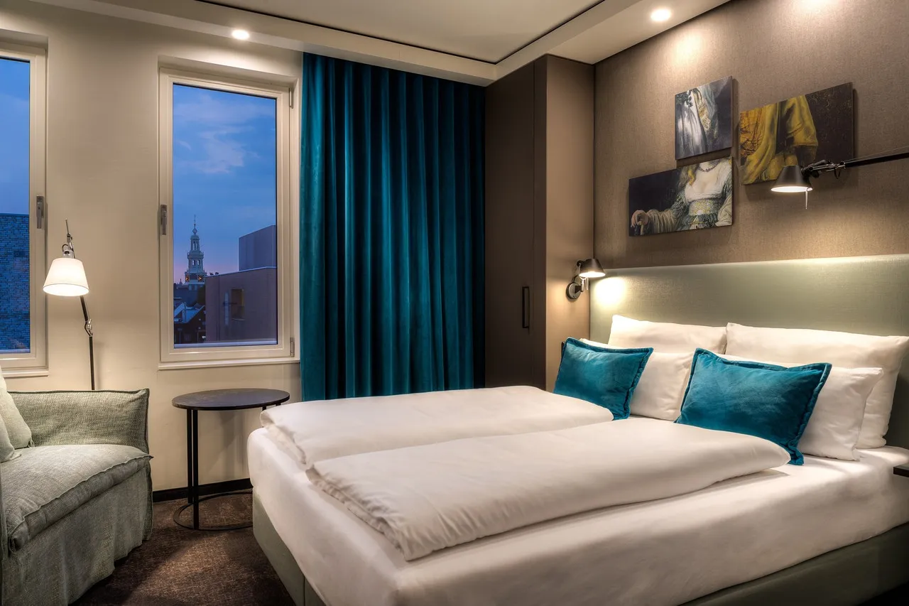 Motel One Amsterdam-Waterlooplein — rooms and atmosphere